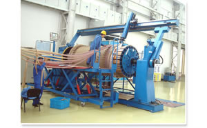 Bobinadora horizontal con dispositivo de compactación flexible