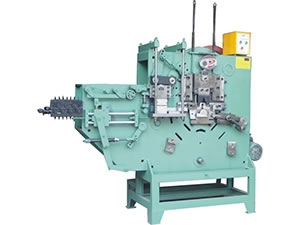 Máquina para fabricación de abrazaderas de tubo colgantes